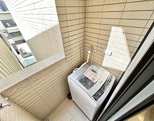 北屯四維捷運✨全新裝潢✨電梯套房🌟衛浴開窗🌟陽台獨洗曬 - Image 8