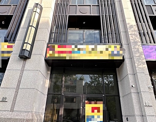 專任📣正東區中山雙商圈精華地段5米大面寬3層店面+雙平車 - Image 2