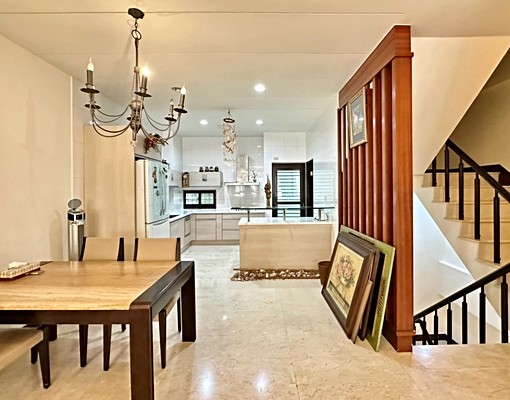 🌿東區｜近崇學國小｜大面寬可停三車｜電梯透天 - Image 2