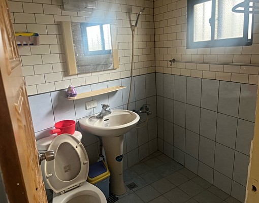 無冷氣雅房有完整電腦設備適合學生 - Image 5