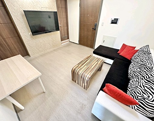 微笑米蘭花園🎉高檔社區可租補全配稀有雙衛浴高檔裝潢兩房平車 - Image 1