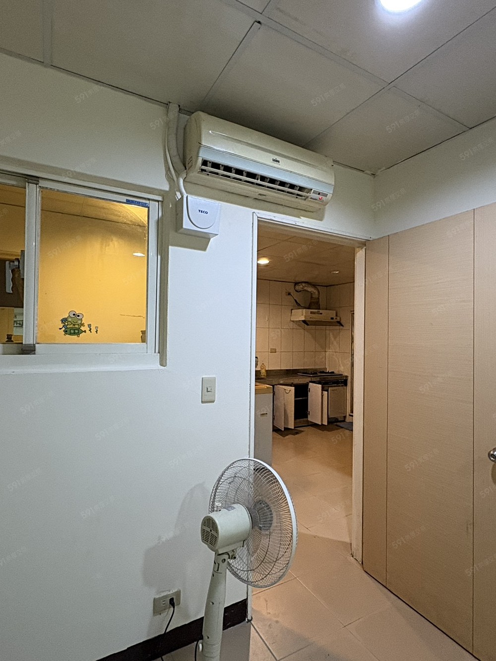 房間1:無對外窗,裝設分離式冷氣