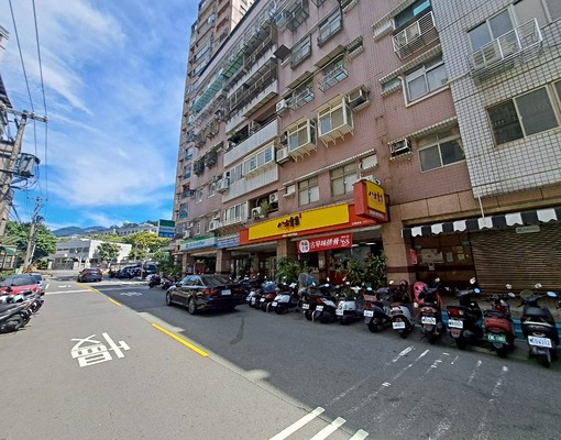 新天母大庭園高檔裝潢宜室宜家田園住宅含車含管可租補可入籍 - Image 4