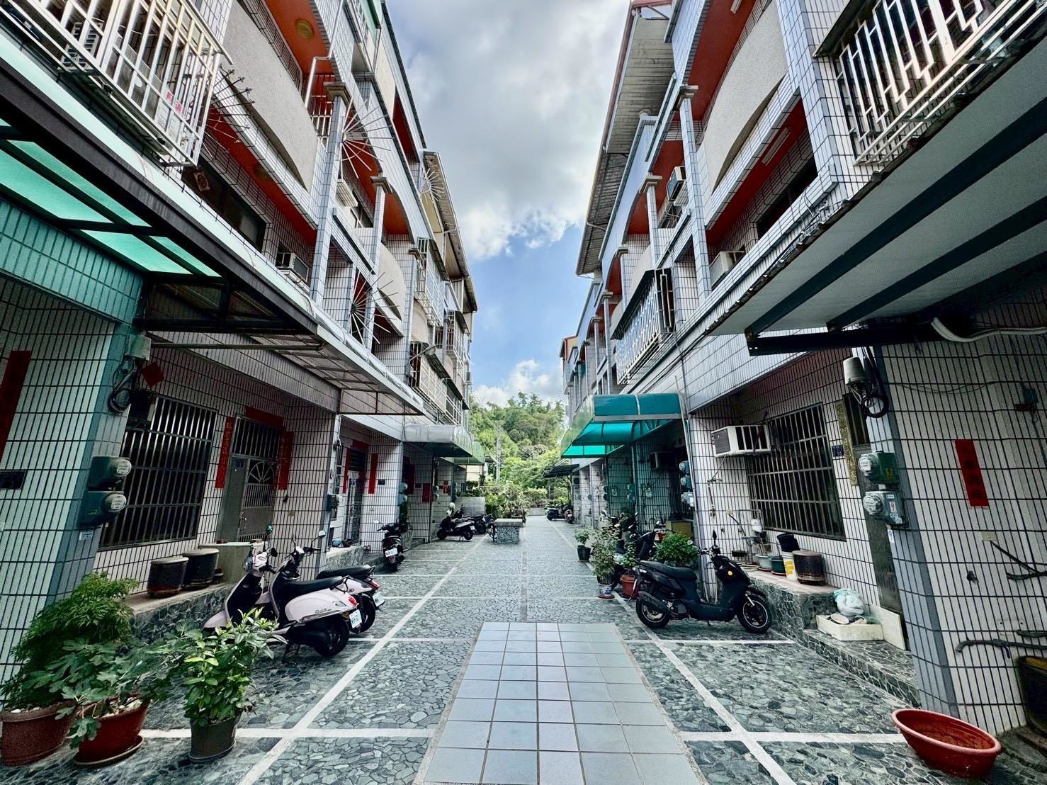 獨家專賣👑超爆俗免千萬|社區型四房雙車車庫透天