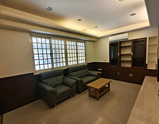 溫馨三房，舒適住家，樓中樓，711對面，可租補 - Image 1