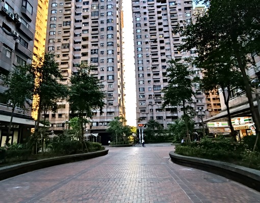 兩房一廳一廚一衛、交通方便、生活機能佳、一只皮箱即可入住 - Image 2