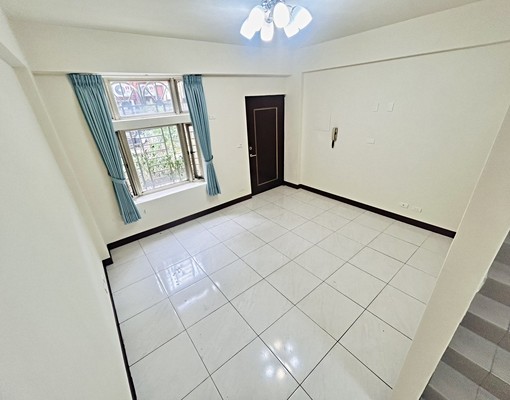 大里工業區🌺整棟樓店🌺空屋三房車位🌺租補戶籍🌺55坪 - Image 4