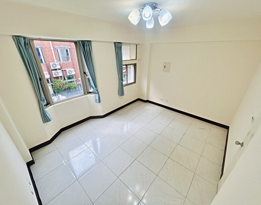 大里工業區🌺整棟樓店🌺空屋三房車位🌺租補戶籍🌺55坪 - Image 6