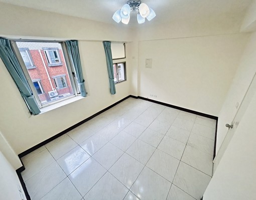 大里工業區🌺整棟樓店🌺空屋三房車位🌺租補戶籍🌺55坪 - Image 7