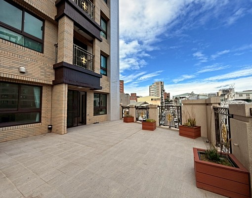 我是承辦♥近一中商圈稀有大露台三房★平車有浴缸★可租補入戶籍 - Image 2