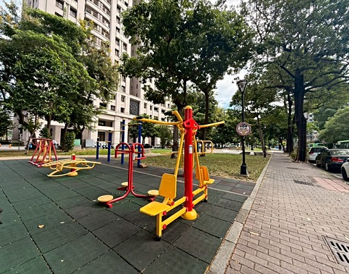 我是承辦♥近一中商圈稀有大露台三房★平車有浴缸★可租補入戶籍 - Image 1