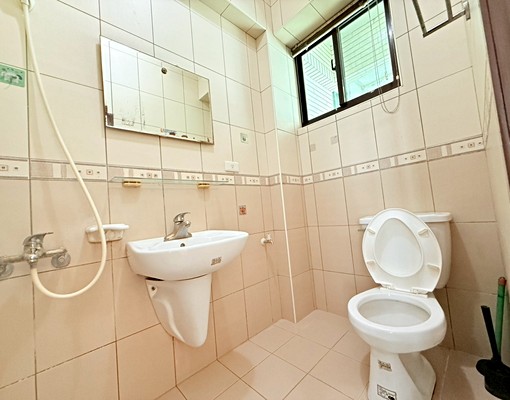 台南租屋~崑山國小旁優質套房(4樓前) - Image 4