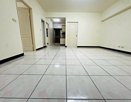 精密園區【大３房平車】可租補｜傢俱可談｜室內２６坪 - Image 2