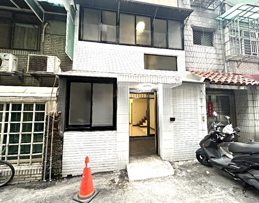 🥇淡水捷運🥇泰隆社區捷運商圈1、2樓 - 591租屋網 - Image 1