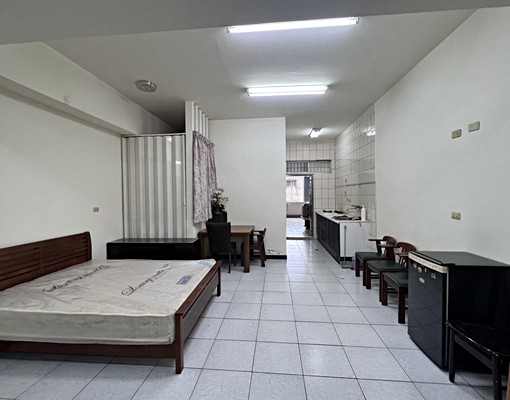 興業商圈精緻大套房 - Image 1