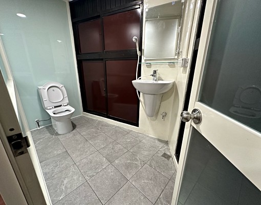 分租雙捷運黃金二樓.採光通風佳 - Image 4