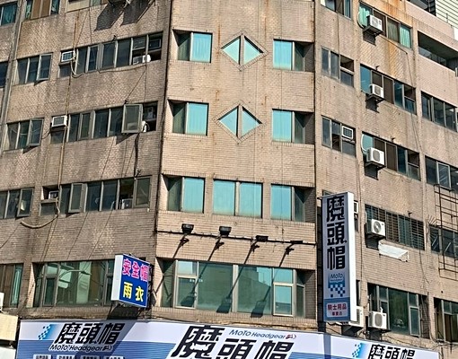 台灣大道三段黎明路口靠近大遠百統聯國光秋紅谷站精緻套房 - Image 10