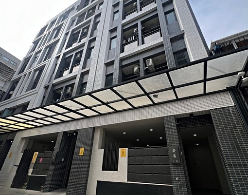 全木質系統裝潢💕室內機車位/梅川園道旁/電梯/五年屋💕 - Image 1