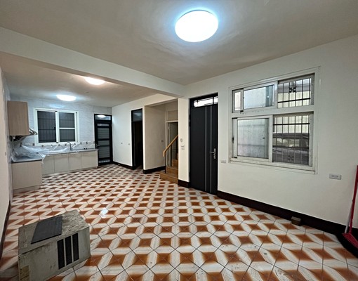 河堤公園全新整理透天-近塗城商圈 - Image 2