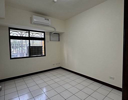 四房全新冷暖氣,全新粉刷,電線更新用電更安全 - Image 7