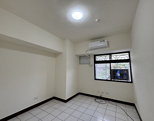 四房全新冷暖氣,全新粉刷,電線更新用電更安全 - Image 8
