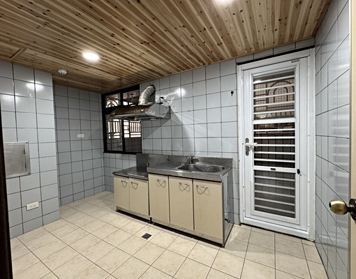 四房全新冷暖氣,全新粉刷,電線更新用電更安全 - Image 9