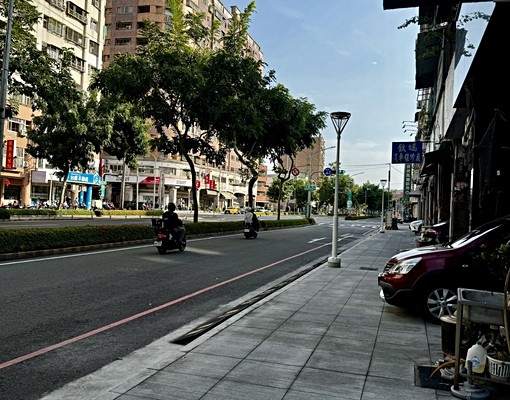 (租)南京路透店/正南京路上/地20坪/租約需公證 - Image 1