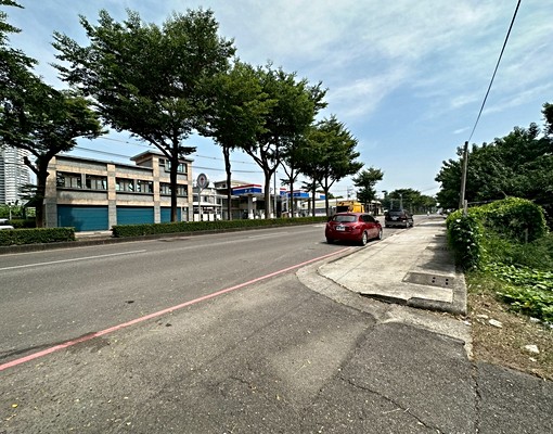 一樓鐵皮無隔間/有水電/分租約80坪現有雜物會清空 - 591租屋網 - Image 1