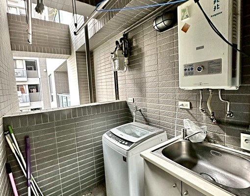 太原軍功東山💖可寵租補戶籍超美三房含平車💖浴缸 - Image 9