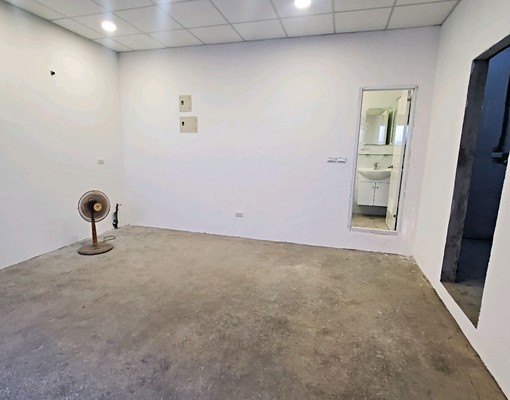 近徐匯中學站一樓交叉入口店面一樓可停車可工作室倉庫飲料店 - Image 1