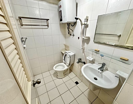 靜宜商圈🔥管理員代收包裹✨電梯採光套房💕可租補 - Image 7