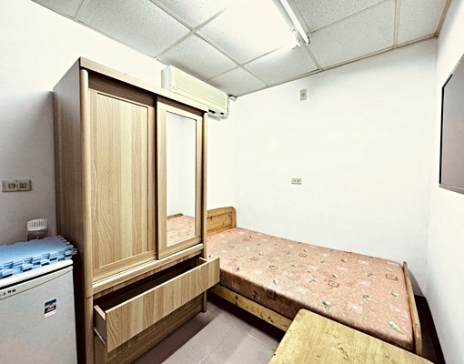 ⭐️板橋區幸福路🏢三樓分租套房👑租金包網路第四台⭐️ - 591租屋網 - Image 1