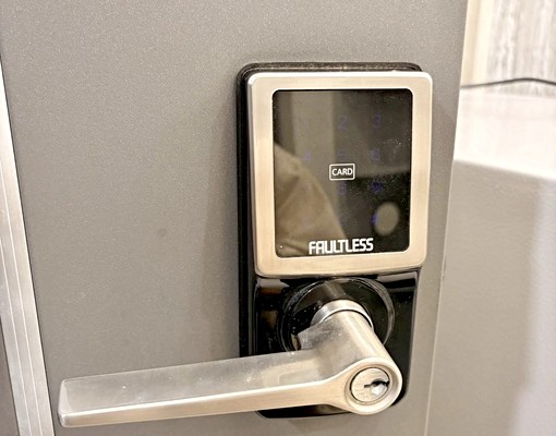 徐匯中學🌟獨洗曬💧空間大/掀床/變頻冷氣⚡️密碼鎖免爬高 - 591租屋網 - Image 8