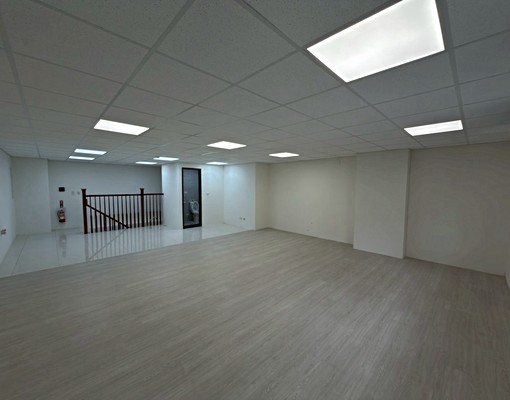 東區崇德路清景麟巴克禮面寬6米7挑高1-2層平車燙金店面 - Image 8