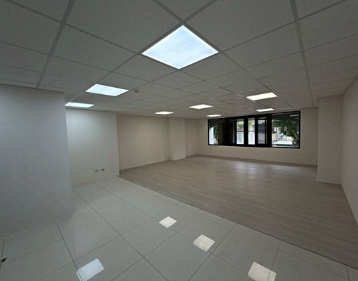 東區崇德路清景麟巴克禮面寬6米7挑高1-2層平車燙金店面 - Image 11