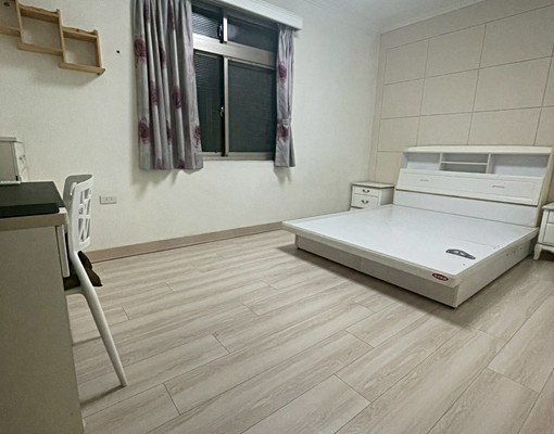 板橋國光美食商圈/公寓低樓層大空間/可租補入籍 - Image 1