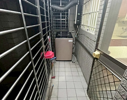 板橋國光美食商圈/公寓低樓層大空間/可租補入籍 - Image 10