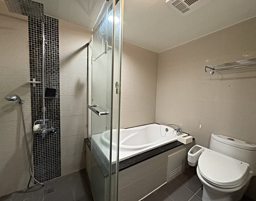 近民生路三民路民權路巨城百貨旁 - Image 9