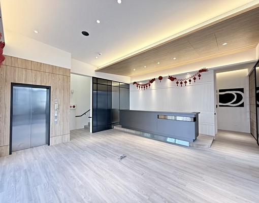 人潮洶湧之遠雄頂美三角窗店面 - 591租屋網 - Image 1