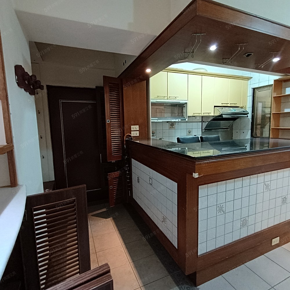 玄關有充足儲物空間 有利物品收納整潔