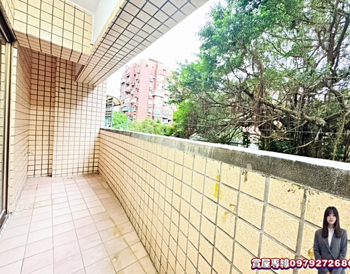 社會住宅可租補／八里國小步行6分鐘全新整理前後陽台電梯三房車 - Image 6