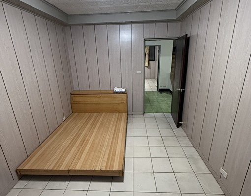 新莊區中正路、新泰路黃金交叉口、交通方便 - Image 3