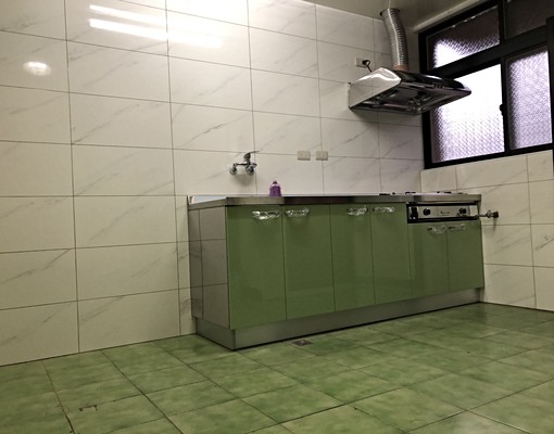 新莊區中正路、新泰路黃金交叉口、交通方便 - Image 2