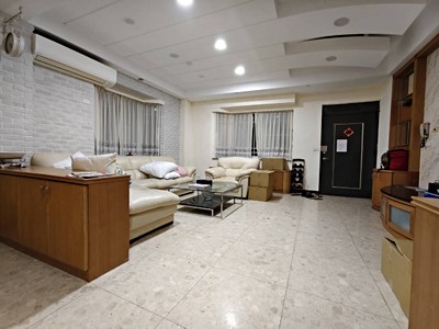 在地淳樸~伯爵夫人裝潢美屋四房平面車位