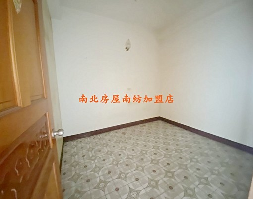 中山路面整棟透天厝(租) - Image 5