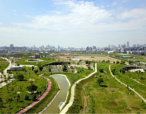 水湳經貿賺錢黃金前後臨路高容積建地