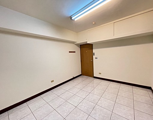 嶺東科大旁得意家族大三房+車位 - Image 5