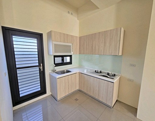 線西中山街全新透天出租 - Image 4