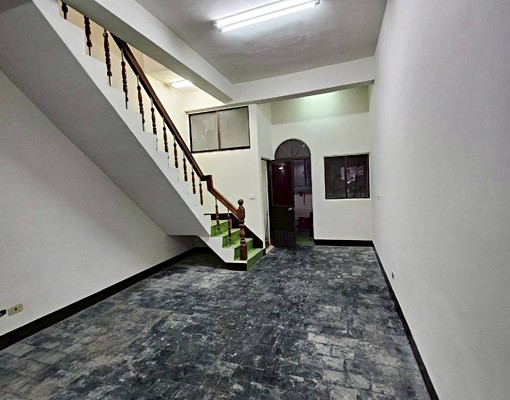 🍎社會住宅🍎🌟鳳山區機能佳全新整理透天4房含汽車位 - Image 1