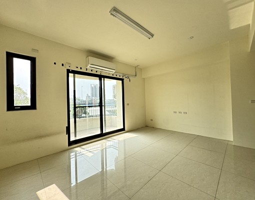 左營大中二路電梯車墅整棟出租 - Image 9